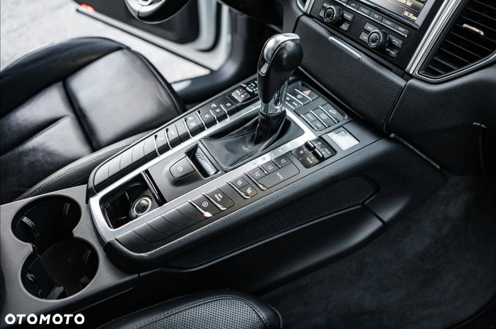 Porsche Macan S - 30