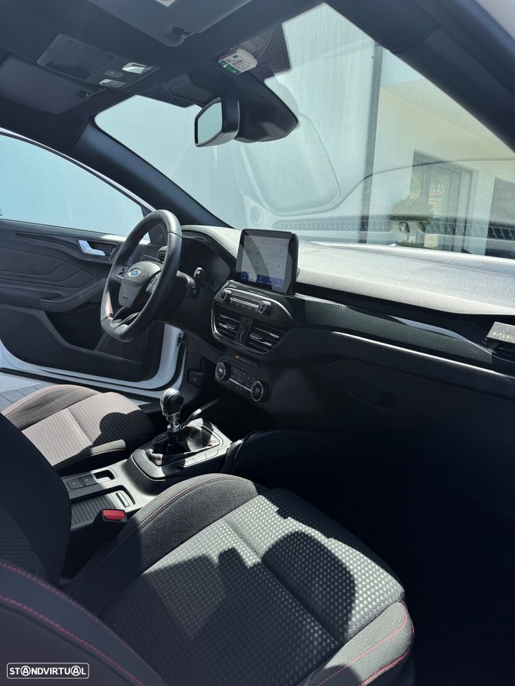 Ford Focus 1.0 EcoBoost MHEV ST-Line - 39