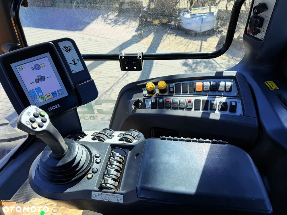 JCB Fastrac 8310 - 23