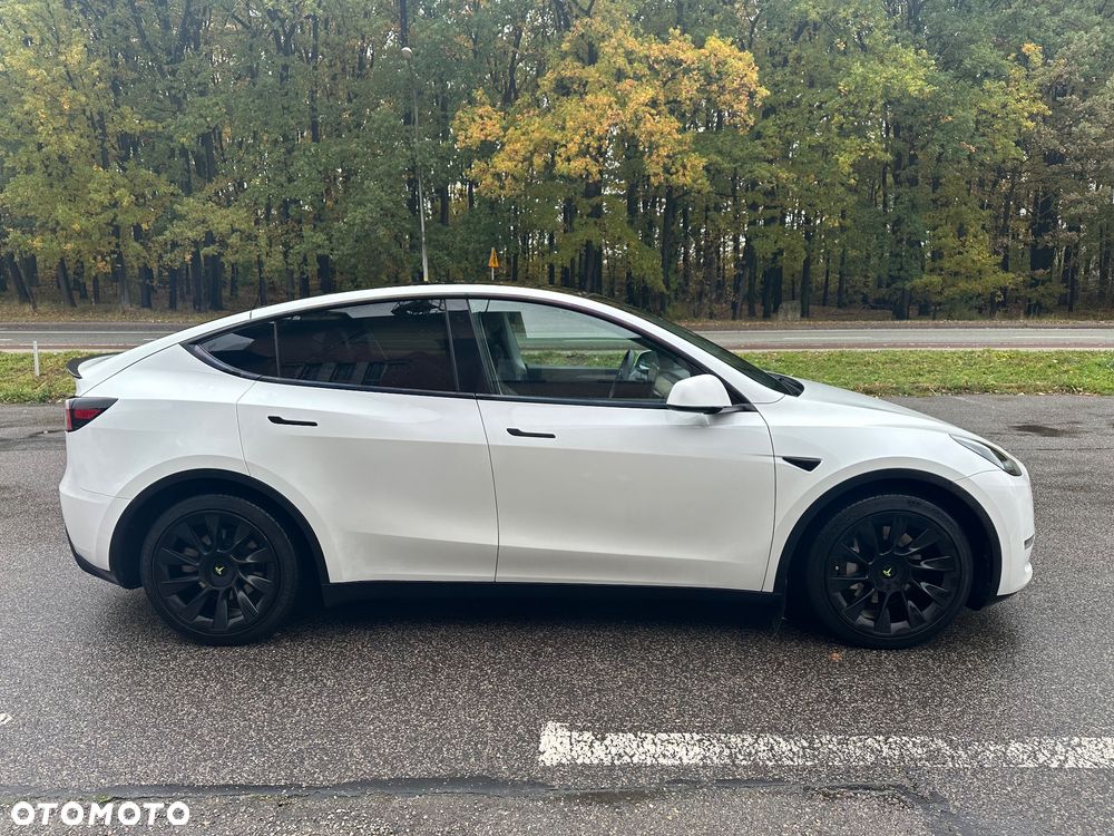 Tesla Y Long Range AWD - 4