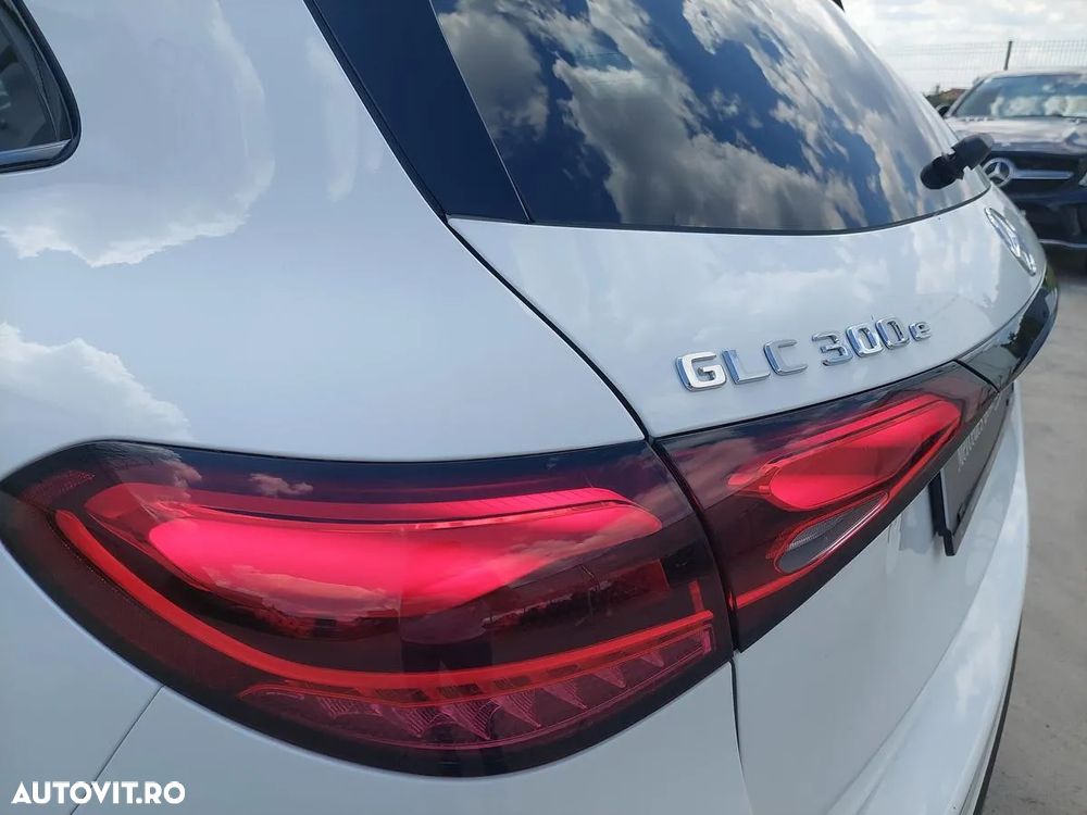 Mercedes-Benz GLC 300 e 4MATIC - 17