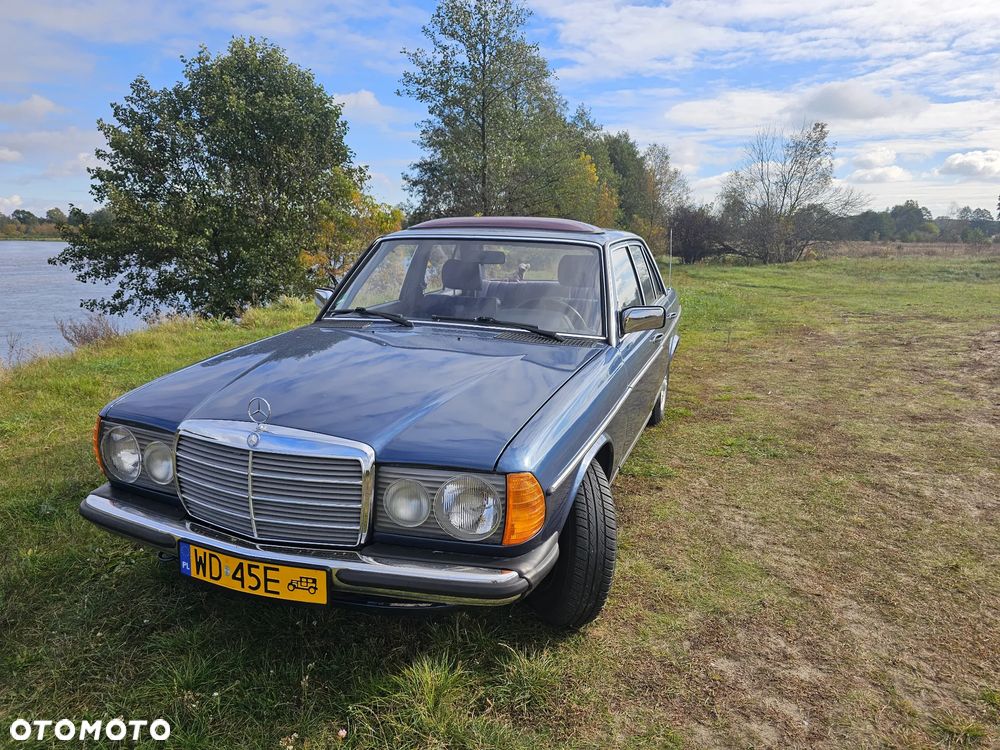 Mercedes-Benz W123 - 1