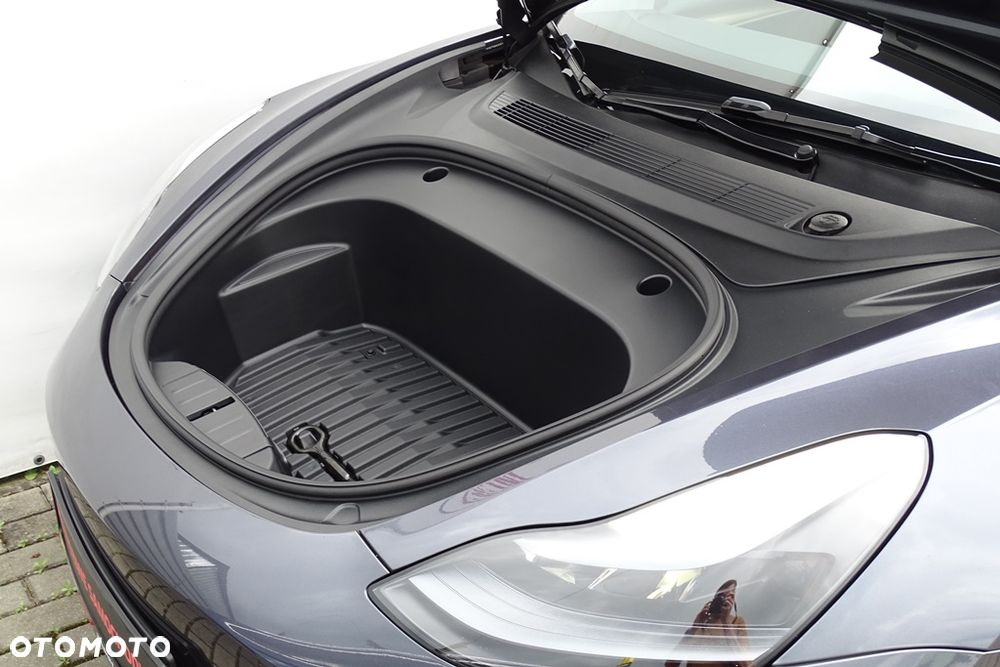 Tesla Model 3 - 36