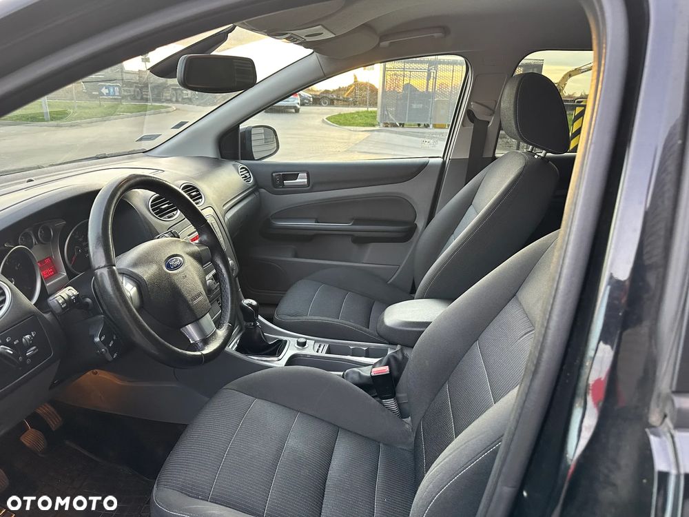 Ford Focus 1.6 Ghia - 8