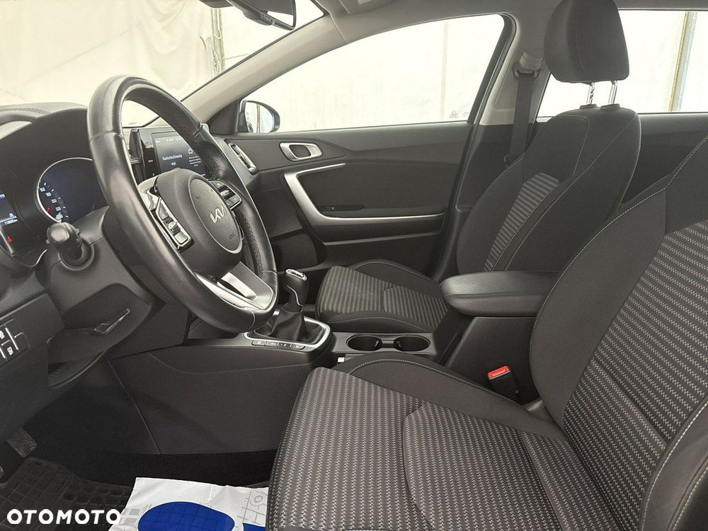 Kia Ceed - 13