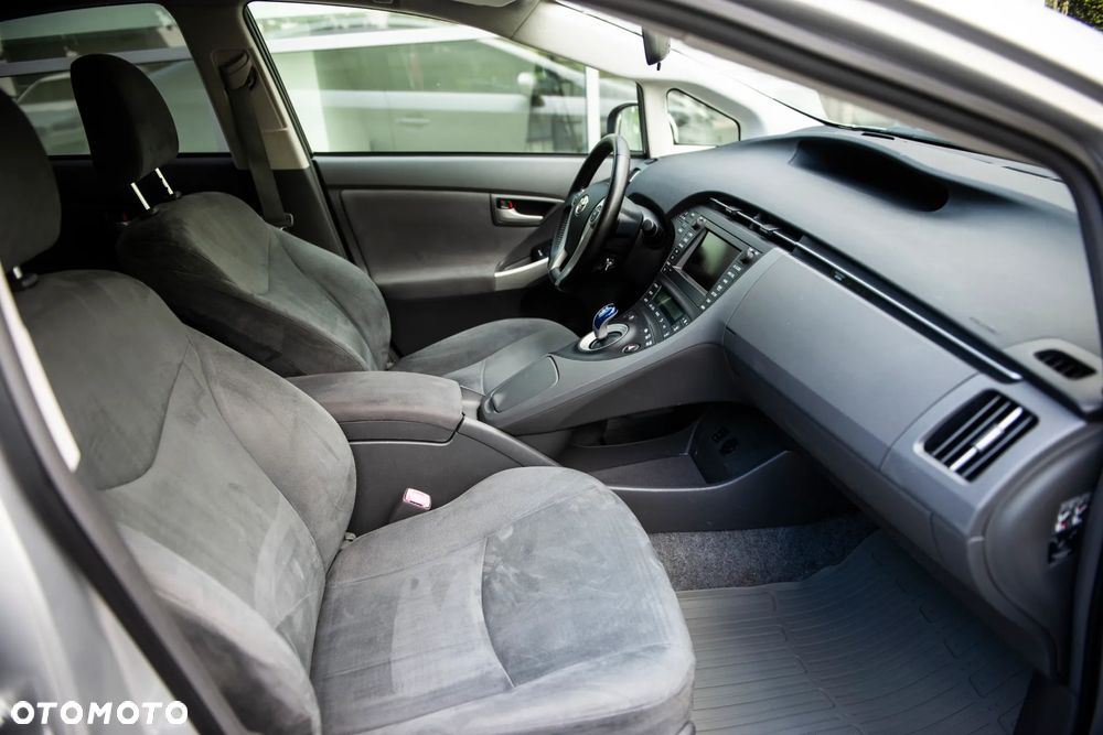 Toyota Prius (Hybrid) Executive - 24