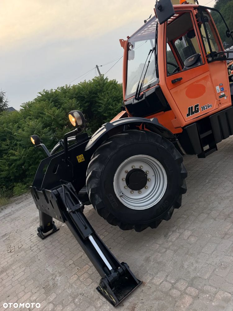 JLG 3614RS CAT Ładowarka Teleskopowa Dźwig Zwyżka 14 metrów wysuw. Udźwig 4 tony. Widły. Silnik DEUTZ TuRBO. 110KM. Maszyna jak Nowa z Norwegii Pracowała w Urzędzie Komunalnym.  DEKRA BMWT. skręt 3 tryby 4 koła KRAB. Auto-poziomowanie!  Zero luzów wycieków jak Nowa z salonu. Małe Gabaryty maszyny a potężny zasięg i udzwig! Skrzynia Hydrostatic 3 biegi. Zmiana na Pokrętle przy kierownicy. Wszystko Sterowane z 1 dżojstkika wraz z łapami! OKAZJA. Zero luzów. Ładowarka ma nadzwyczajnie duży prześwit od spodu. Opony jak Nowe! OKAZJA  2017 rok. Niski przebieg 3000mtg - 11