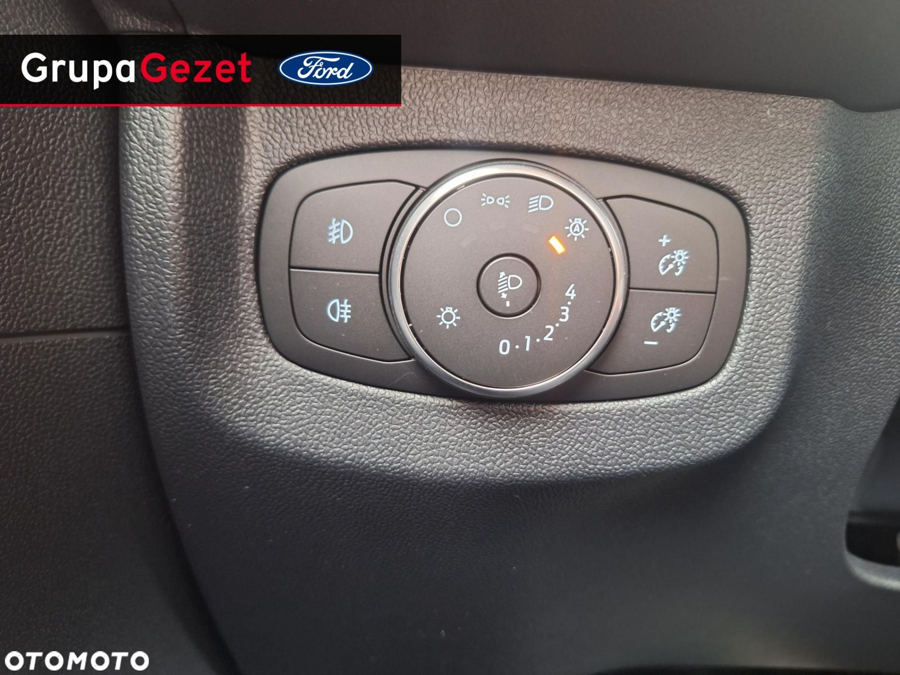 Ford Transit Courier - 10