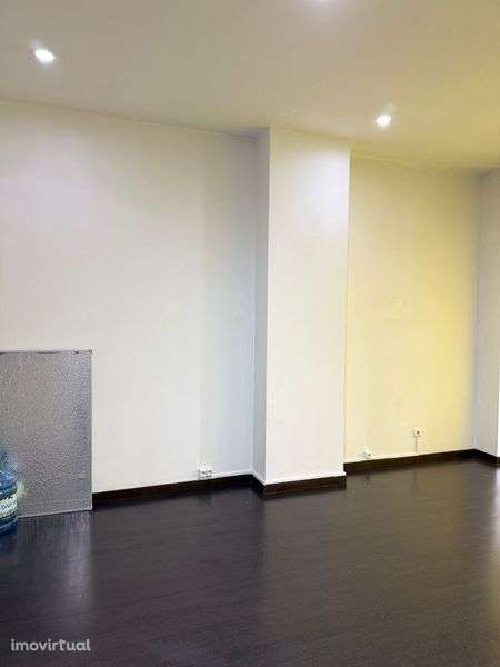 Aluga-se ou vende-se loja em Felgueiras - Grande imagem: 2/9