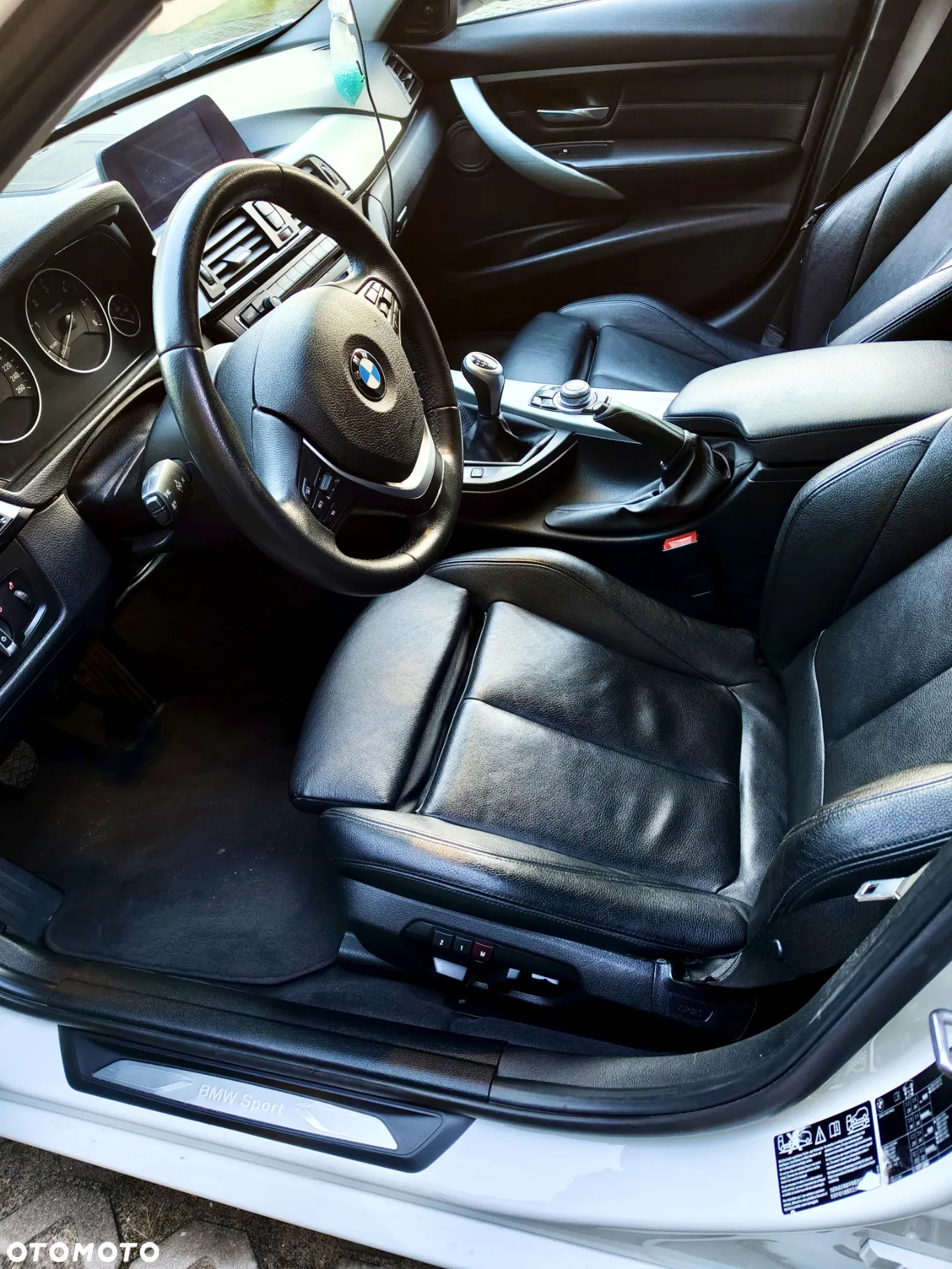 BMW Seria 3 320d Touring xDrive Sport Line - 14