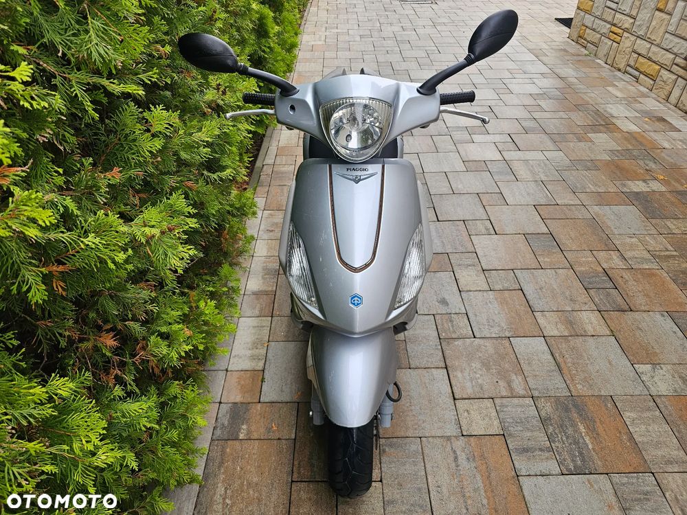 Piaggio FLY - 8