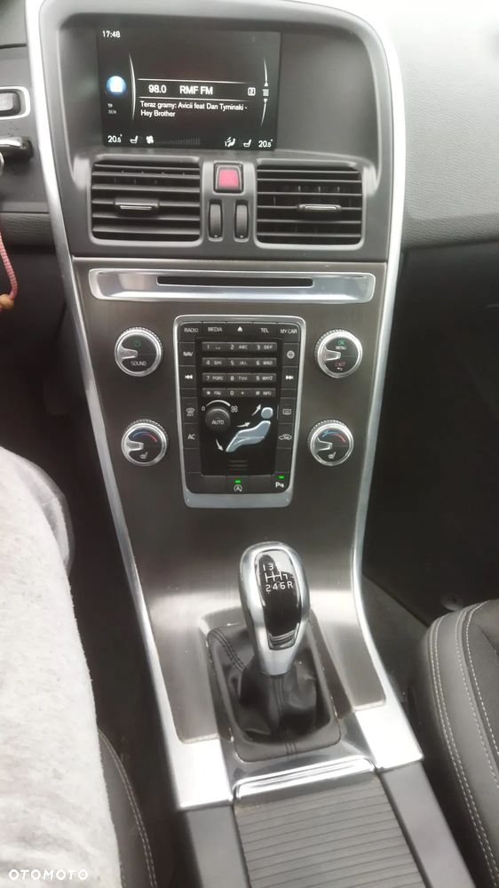 Volvo XC 60 D4 Momentum - 8