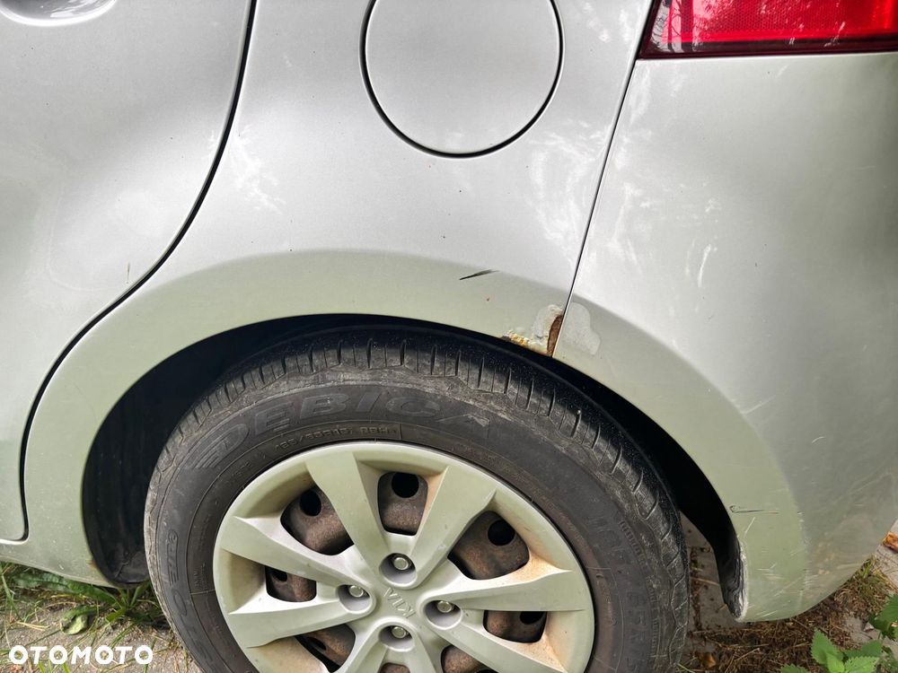 Kia Rio - 4