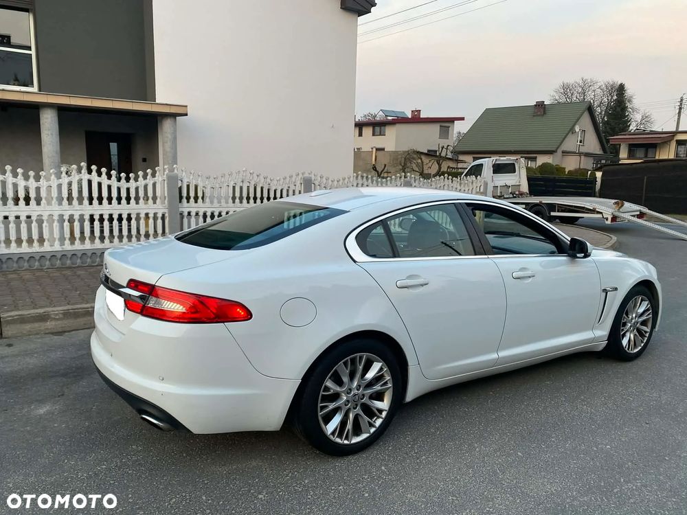 Jaguar XF 3.0 V6 D Luxury - 3