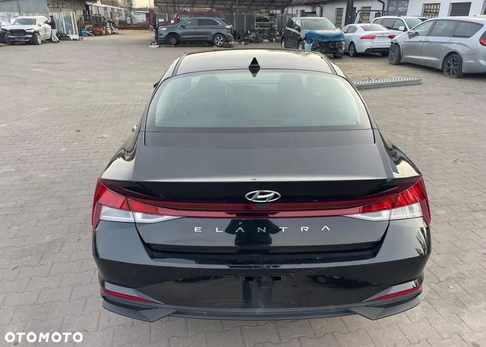 Hyundai Elantra - 3