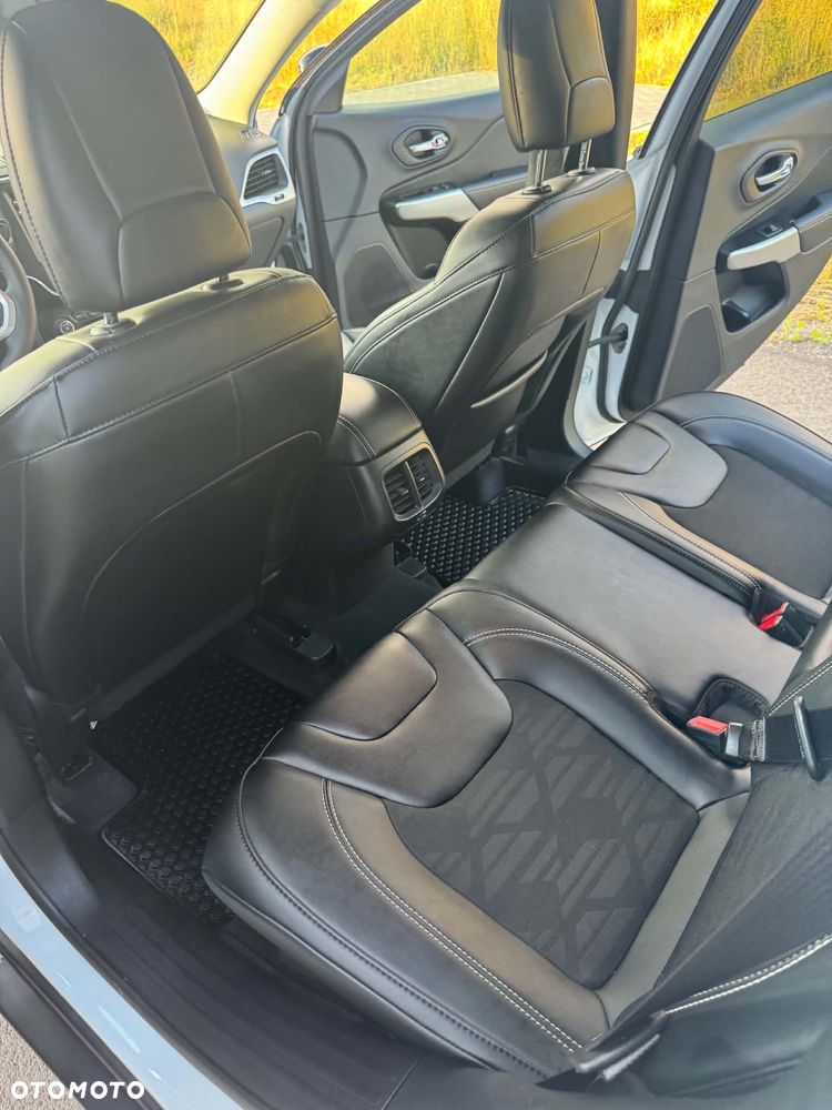 Jeep Cherokee - 13