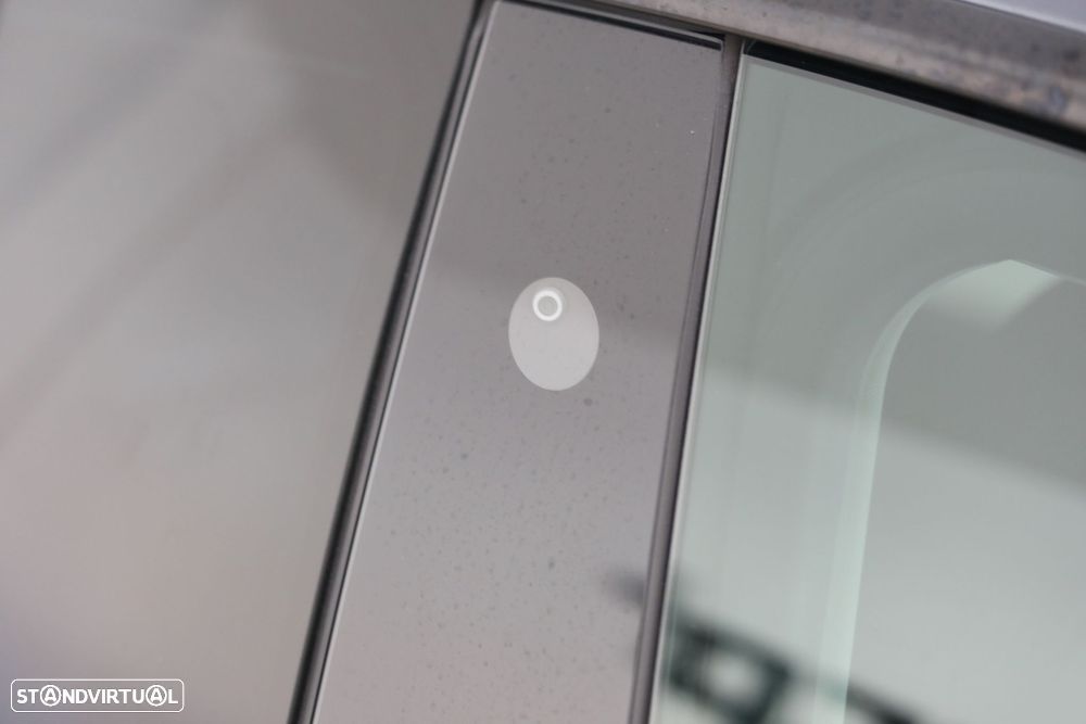 Tesla Model Y Long-Range RWD - 31