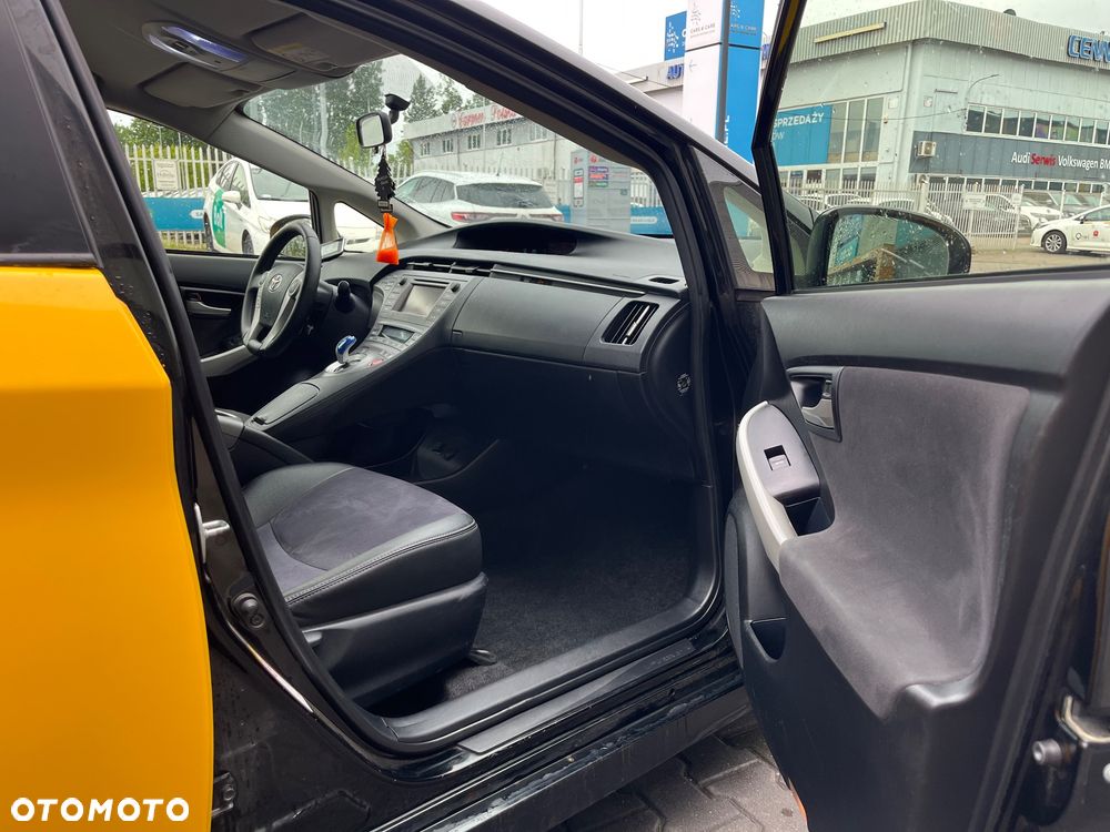 Toyota Prius 1.8 HSD Active - 24
