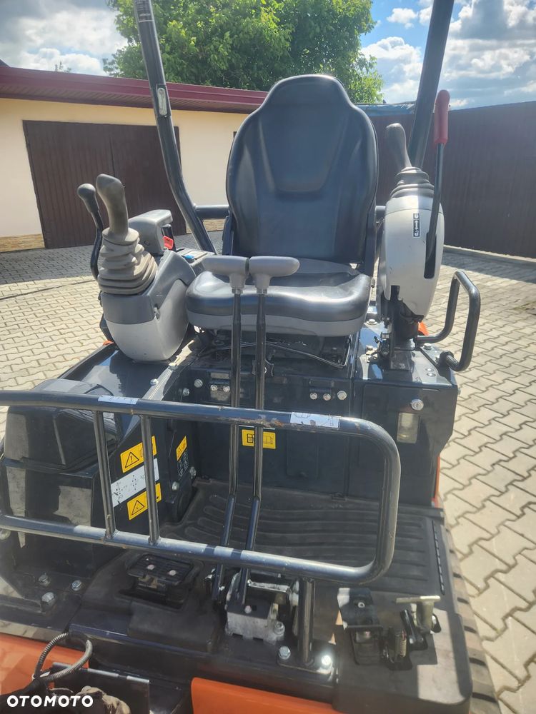 Hitachi ZX17U-6 - 15