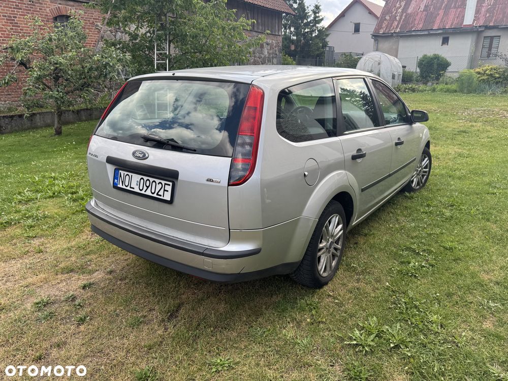 Ford Focus 1.6 TDCi DPF Ambiente - 8