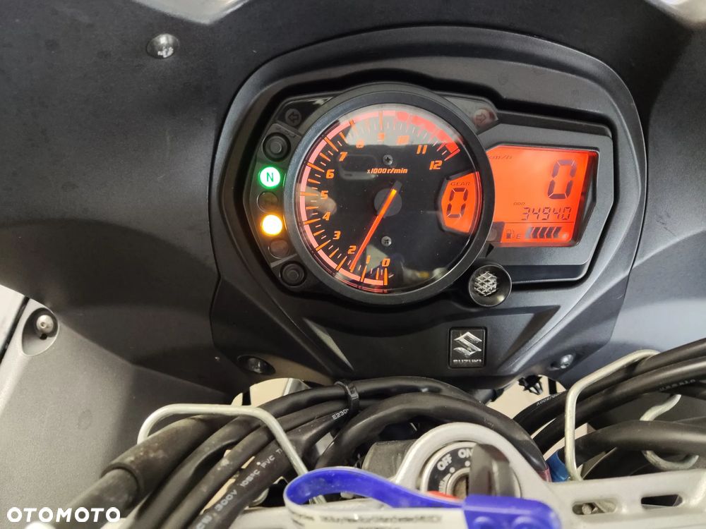 Suzuki GSX - 6