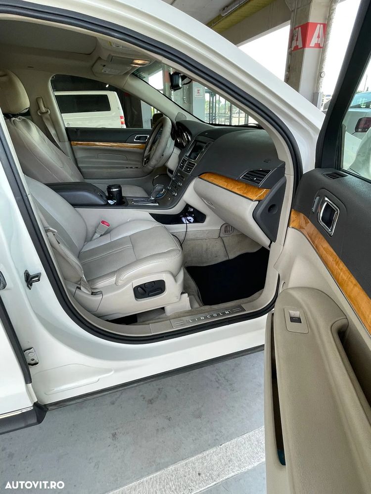Lincoln MKT - 9