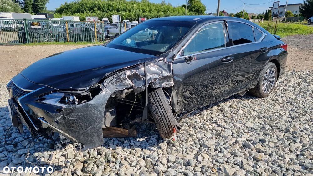 Lexus ES 300h Style Edition - 3
