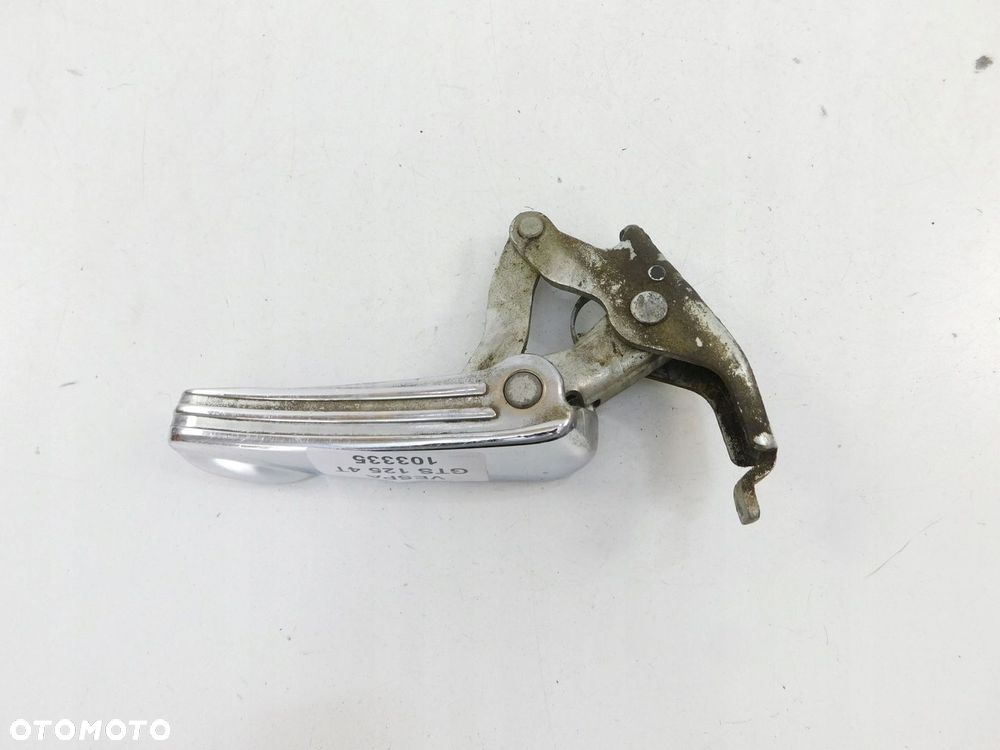 PIAGGIO VESPA GTS 125 4T PODNÓŻEK PASAŻERA TYŁ PRAWY - 1