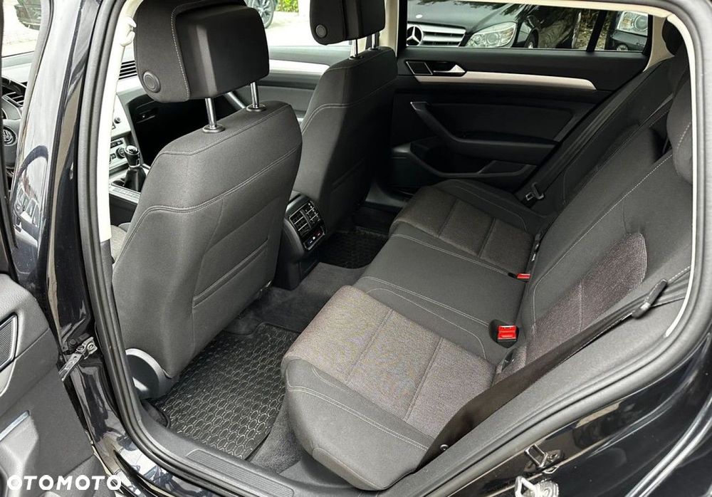 Volkswagen Passat - 21