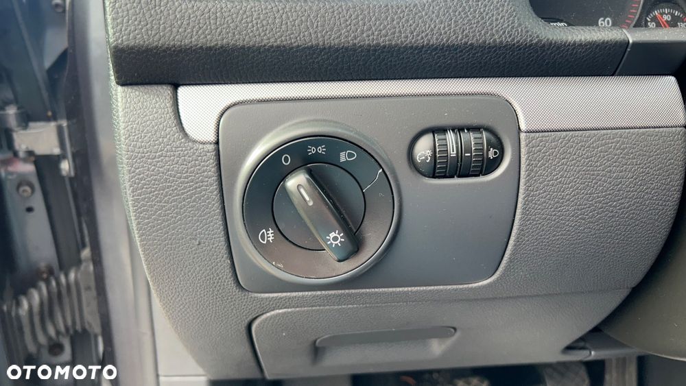 Volkswagen Jetta 1.9 TDI DPF Sportline - 22