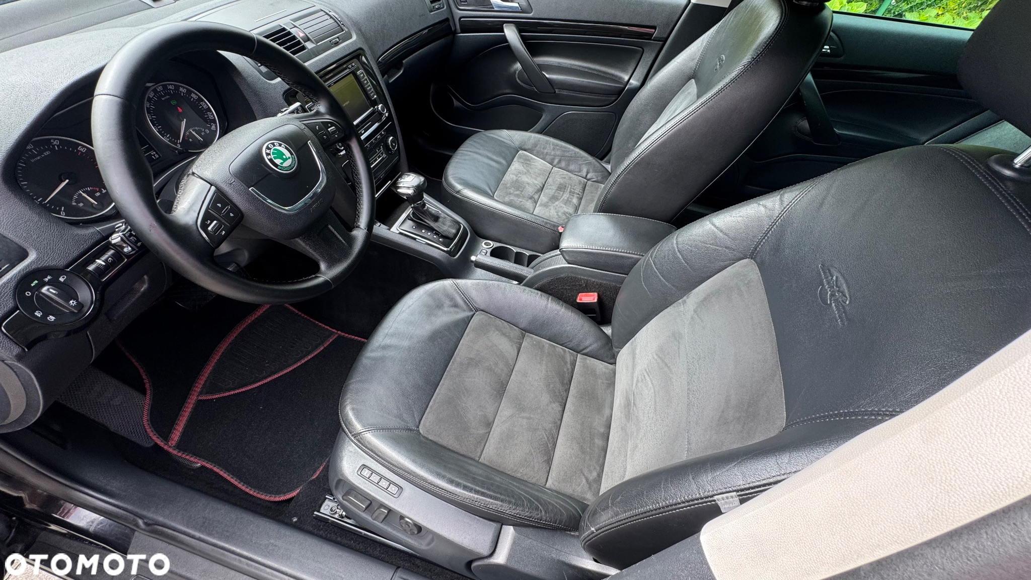 Skoda Octavia 1.8 TSI DSG Laurin & Klement - 10