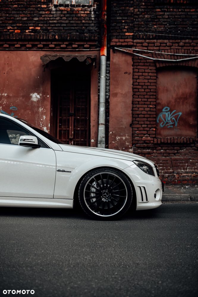 Mercedes-Benz Klasa C 63 AMG - 5