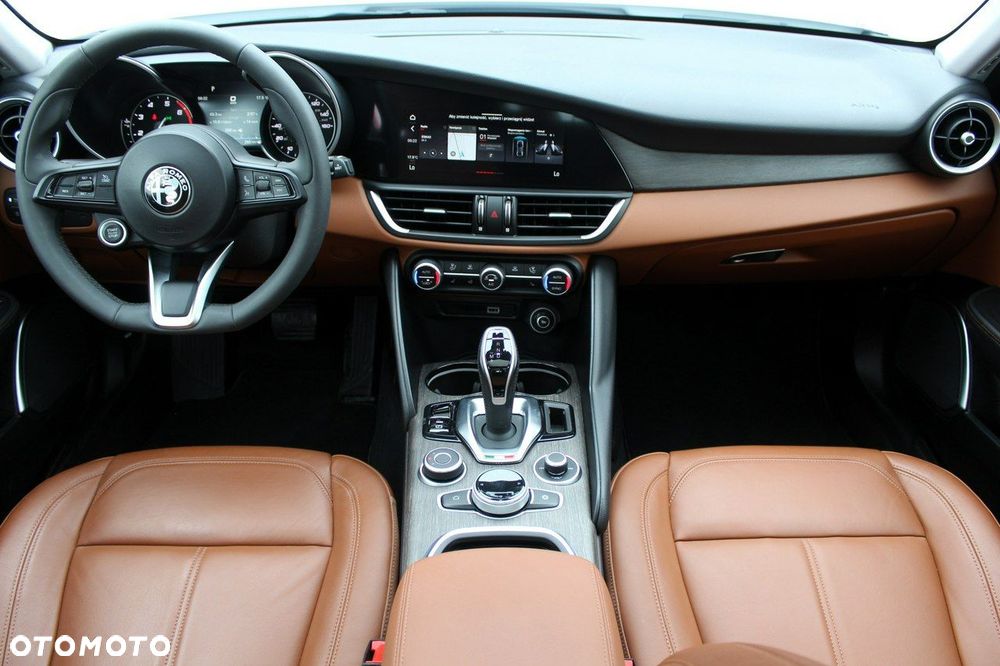 Alfa Romeo Giulia - 10