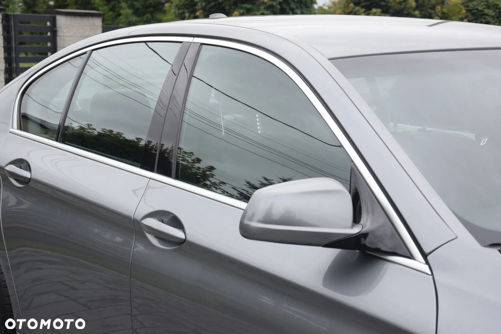 BMW Seria 5 520d Luxury Line - 14