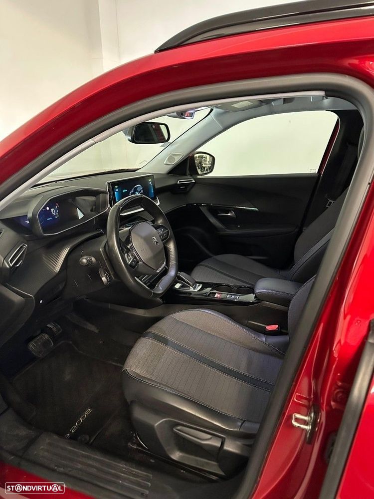 Peugeot e-2008 Allure - 11