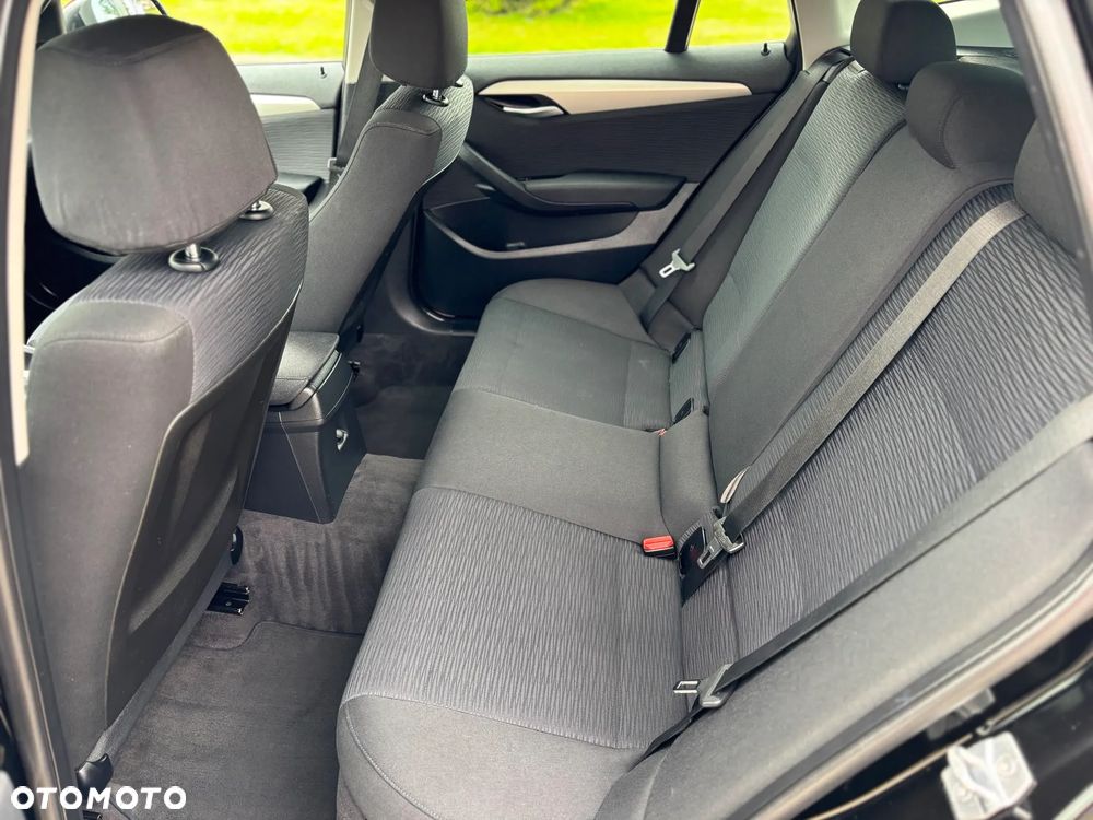 BMW X1 sDrive18d xLine - 27