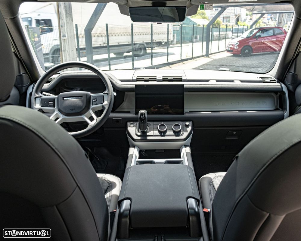 Land Rover Defender 2.0 P300e 110 AWD X-Dynamic SE - 13