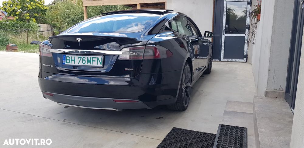 Tesla Model S Performance - 11