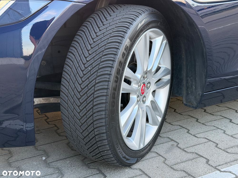 Jaguar XE D180 S - 29