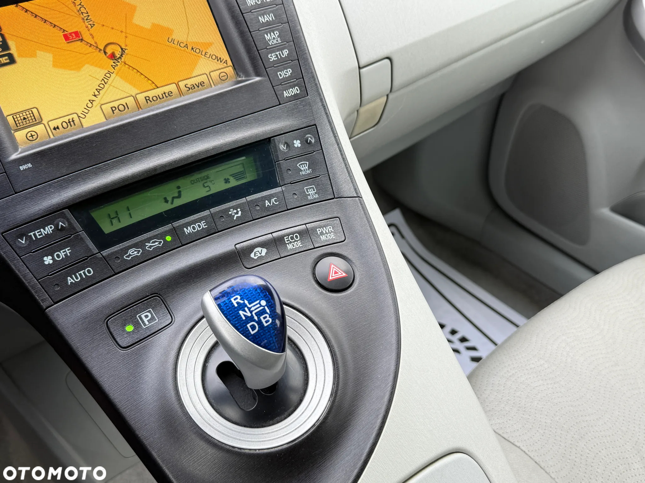 Toyota Prius (Hybrid) Executive - 29
