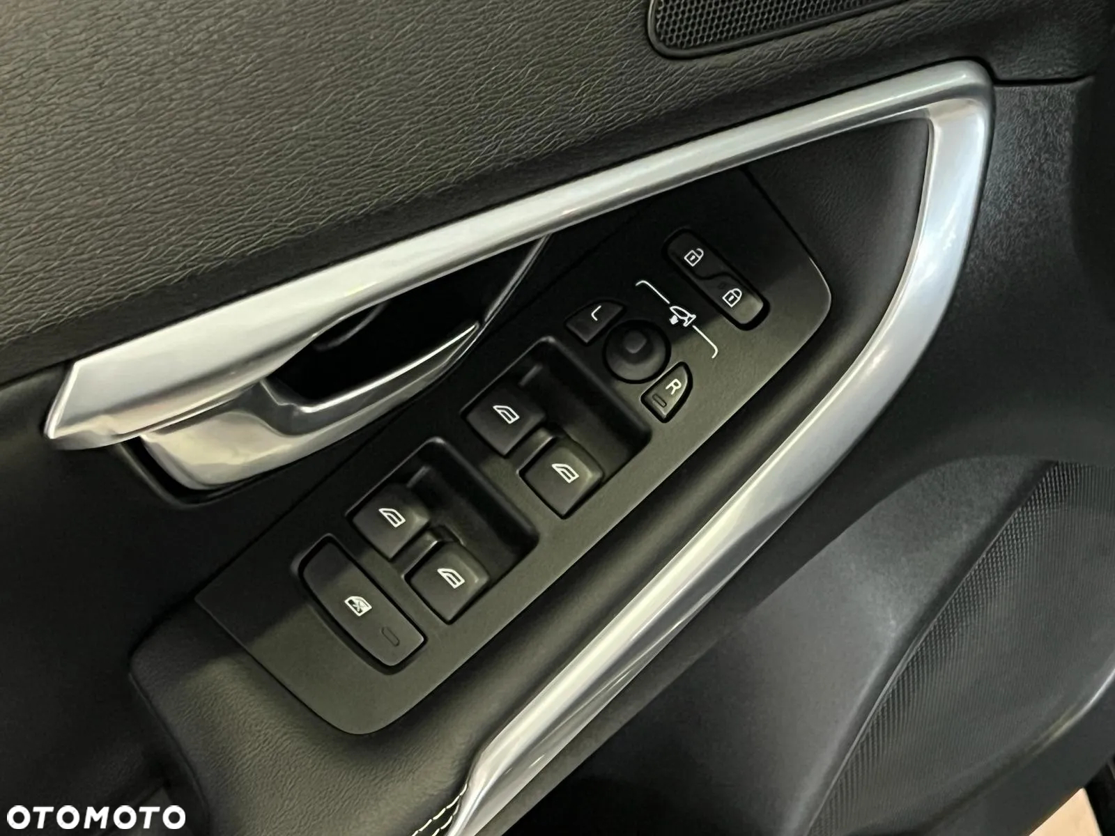 Volvo V40 D3 Geartronic RDesign - 23