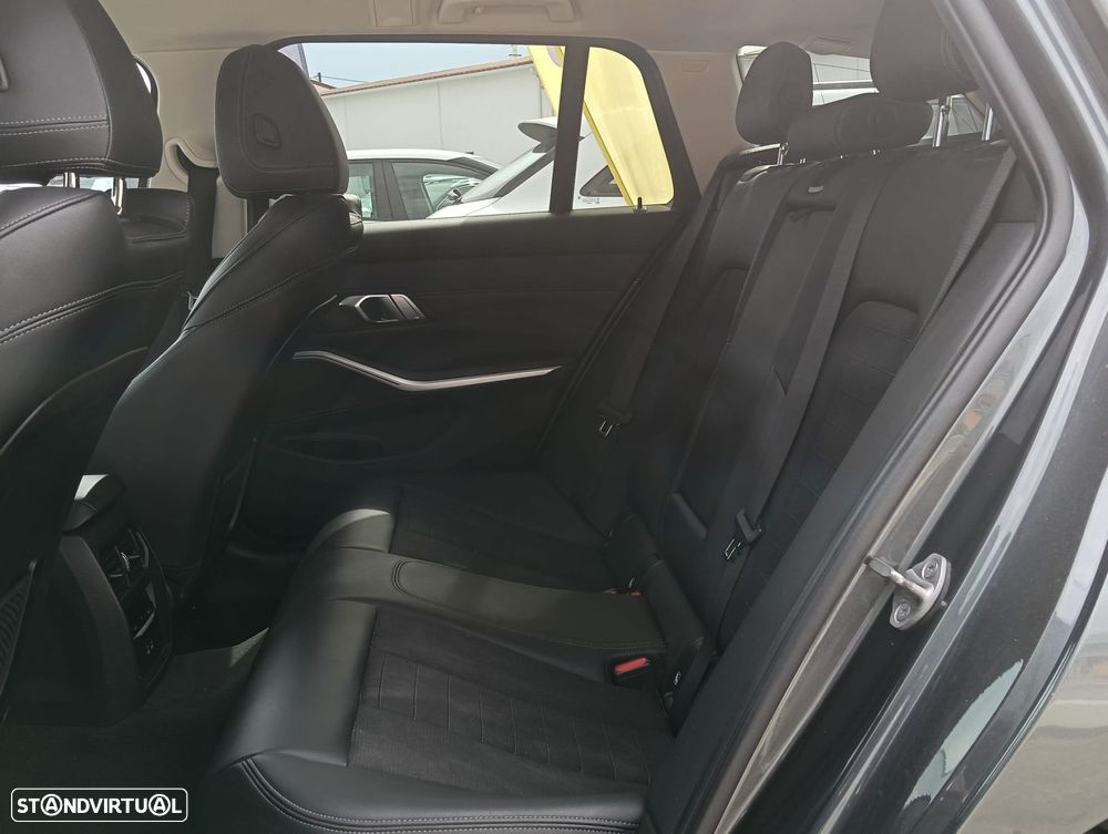 BMW 318 d Touring Auto - 25
