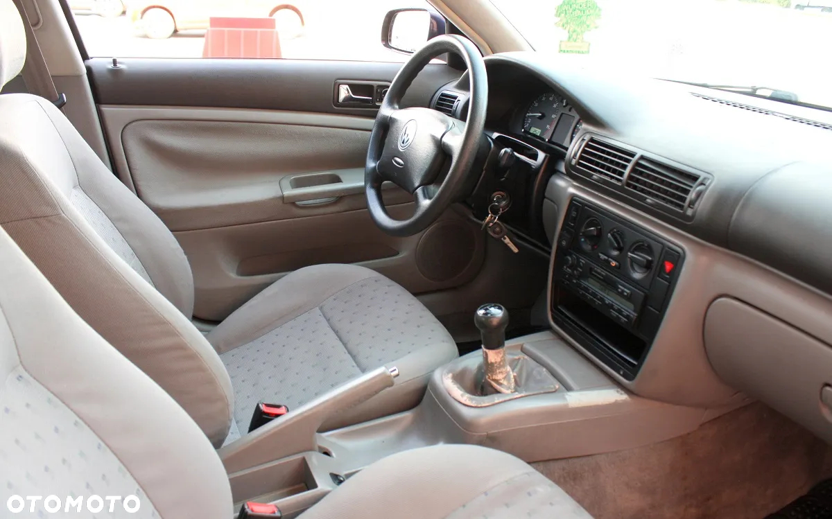 Volkswagen Passat 1.6 GL - 7