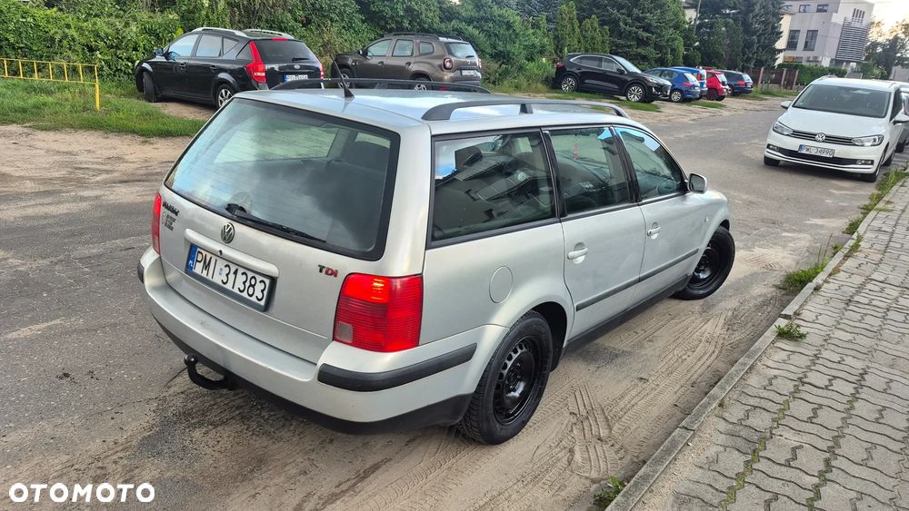 Volkswagen Passat 1.9 TDI Trendline - 4