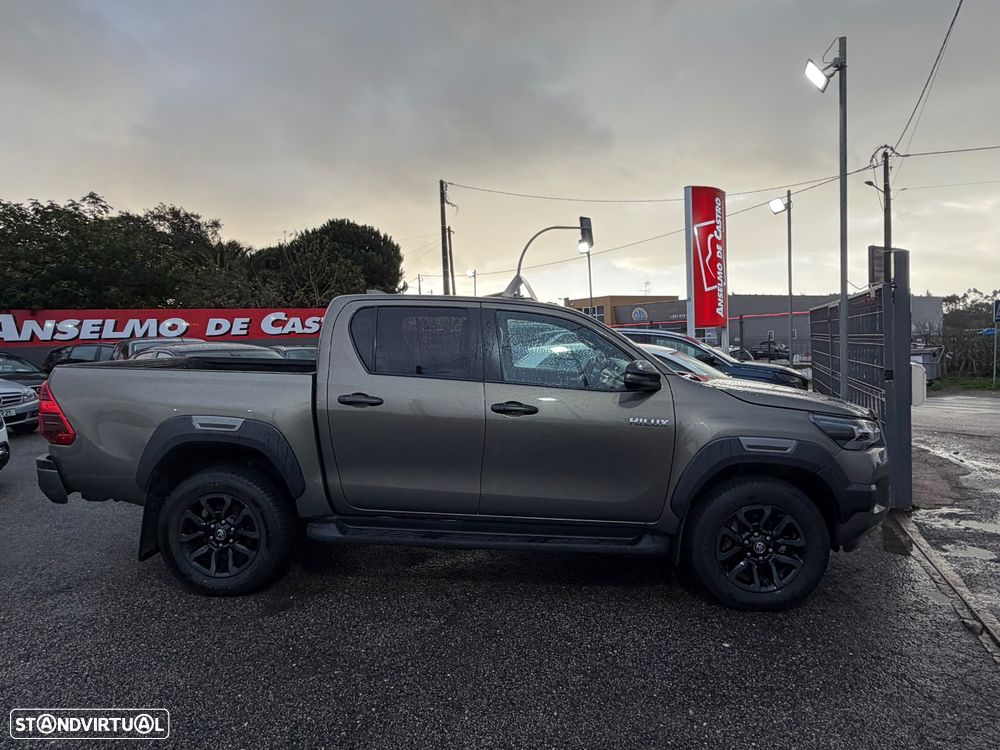 Toyota Hilux 2.8 D-4D 4WD Invincible TA - 19