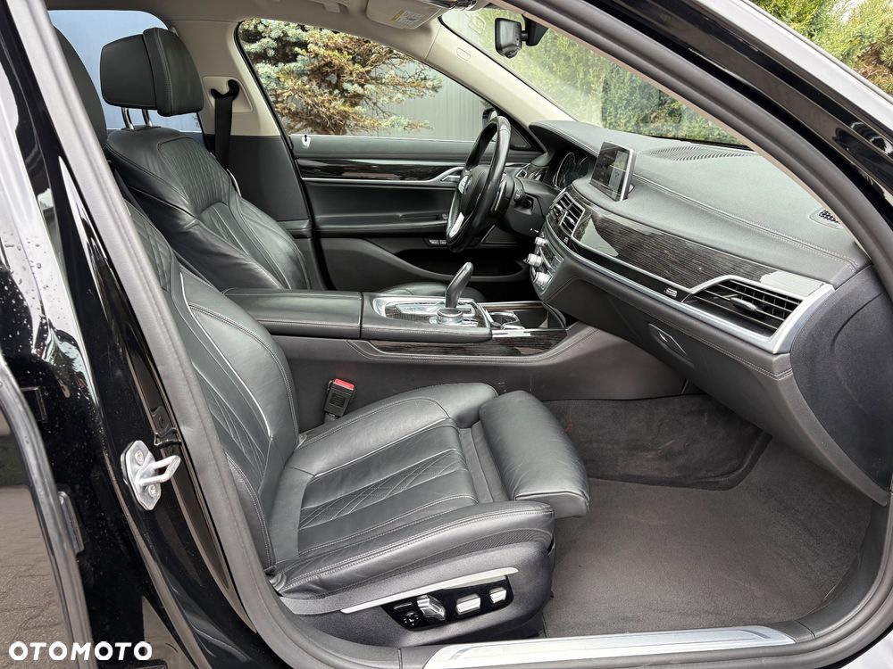 BMW Seria 7 750Li Edition Exclusive - 17
