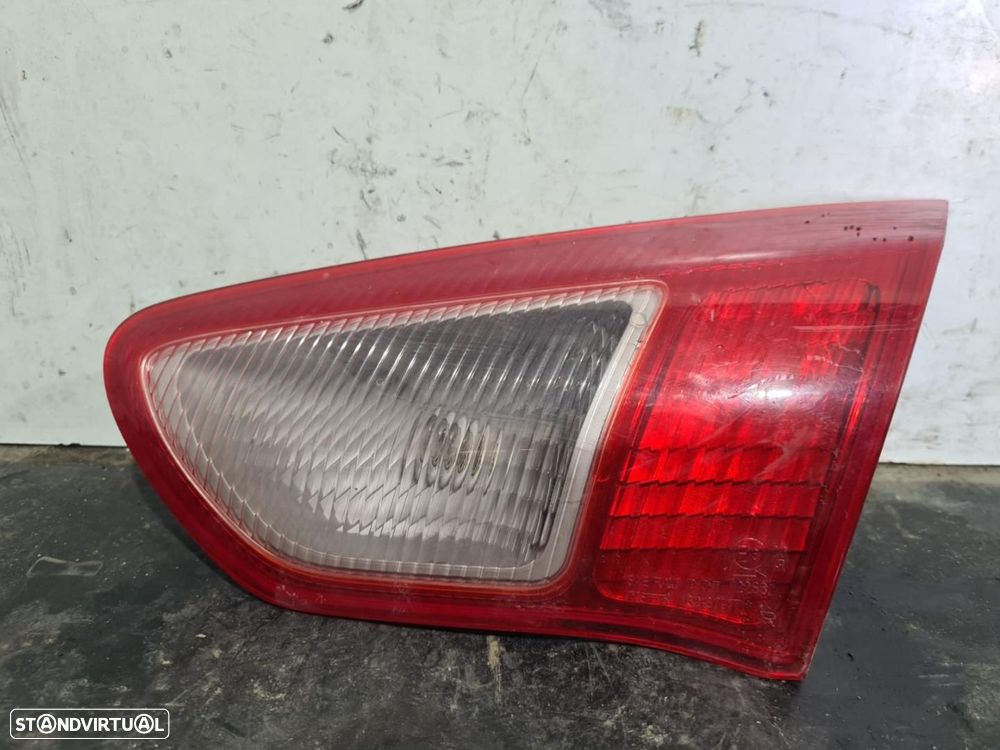 FAROLIM TRASEIRO DIREITO INTERIOR MITSUBISHI LANCER BERLINA CY0 - 1