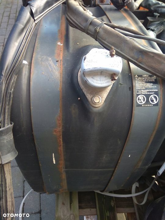 Zbiornik AdBlue Mercedes Actros Axor - 1