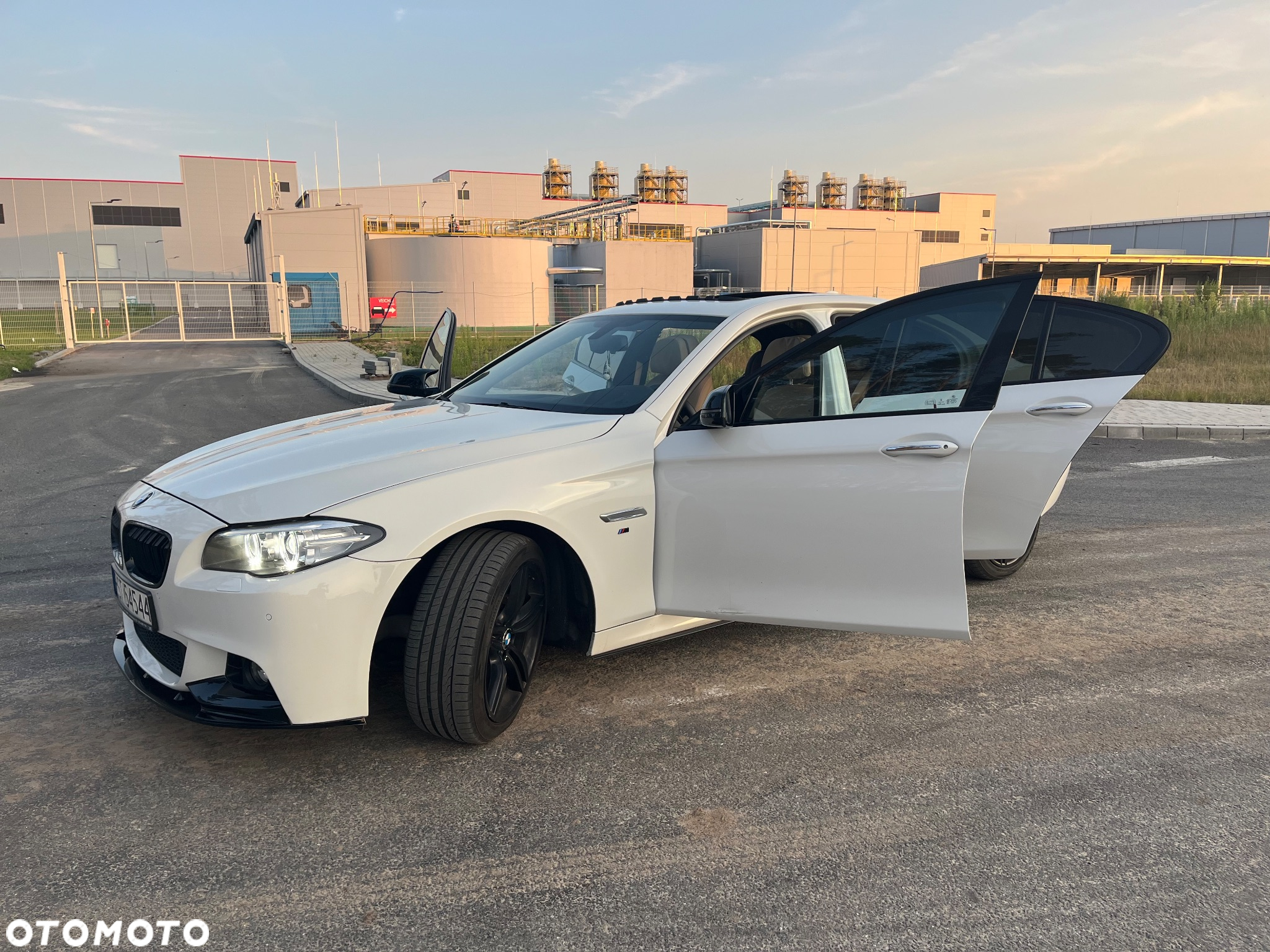 BMW Seria 5 528i xDrive - 32