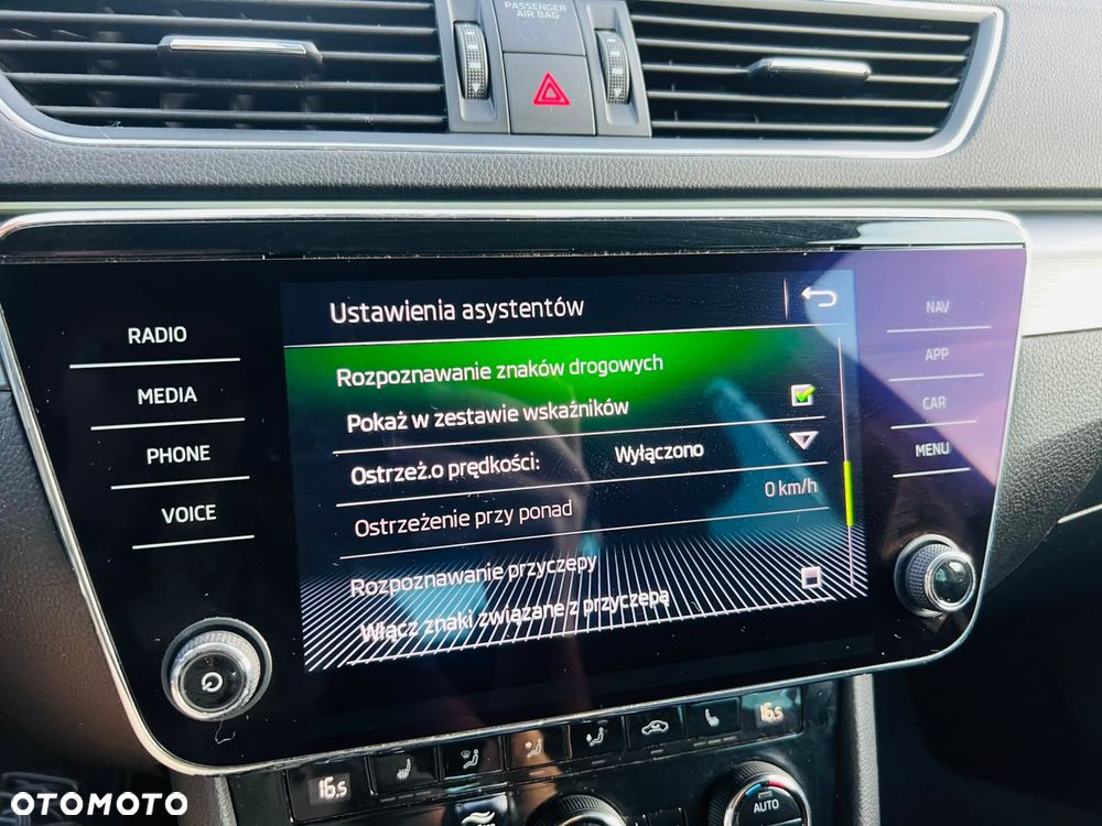Skoda Superb 1.5 TSI DSG Sportline - 29